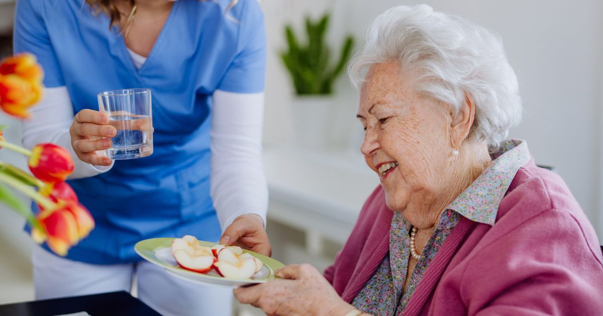 How Memory Care Supports Nutrition for Dementia
