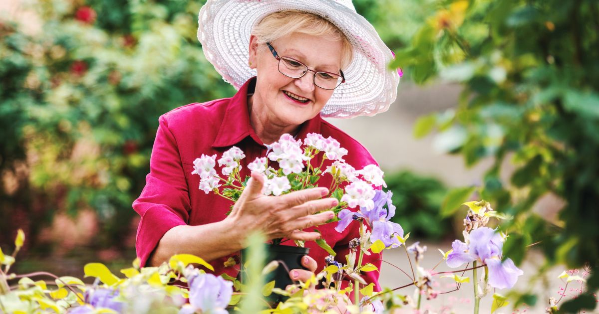 Why Encouraging Safe Dementia Activities Outdoors Matters in Memory Care Communities
